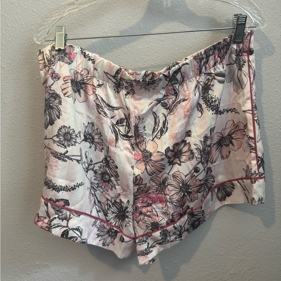 NWT Victoria's Secret Pink and Black Floral Pajama Shorts Sz XL - Picture 2 of 5